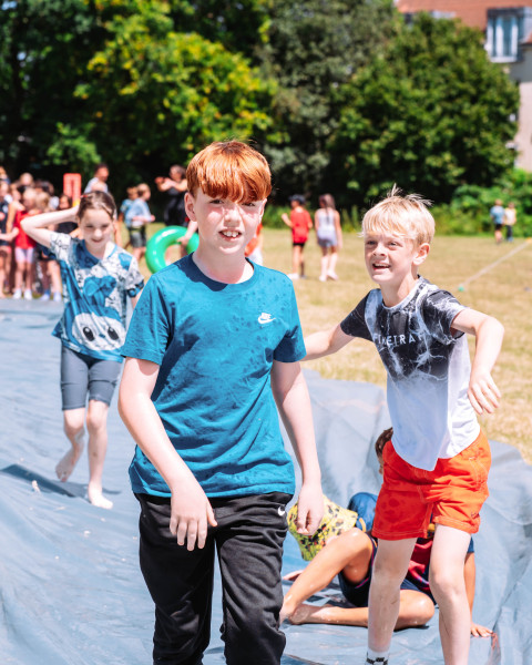 PlayYear4560095